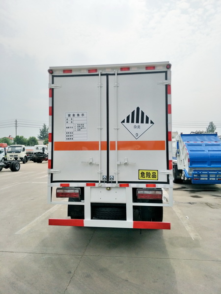 东风福瑞卡爆破器材运输车图片3