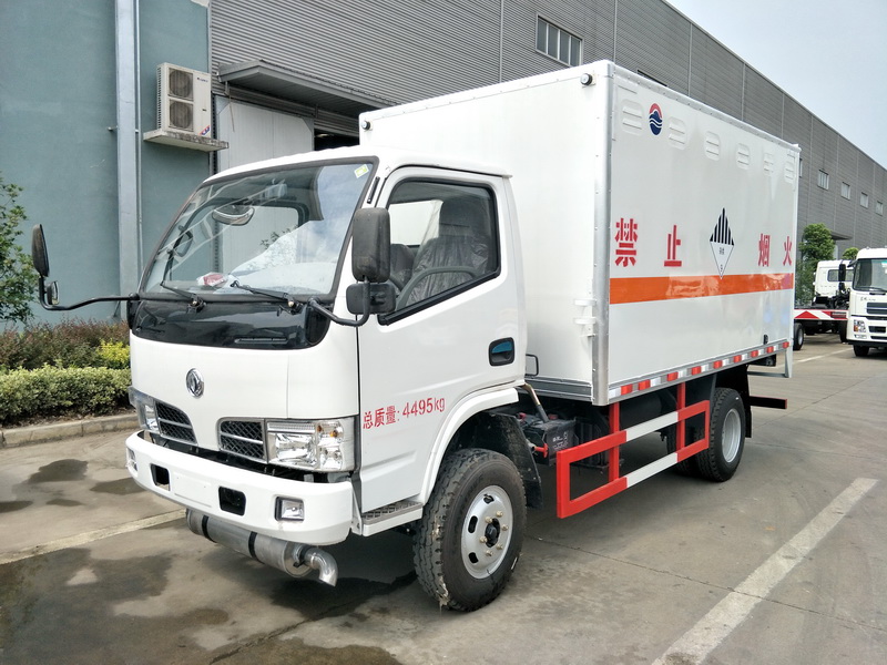 东风福瑞卡爆破器材运输车图片1