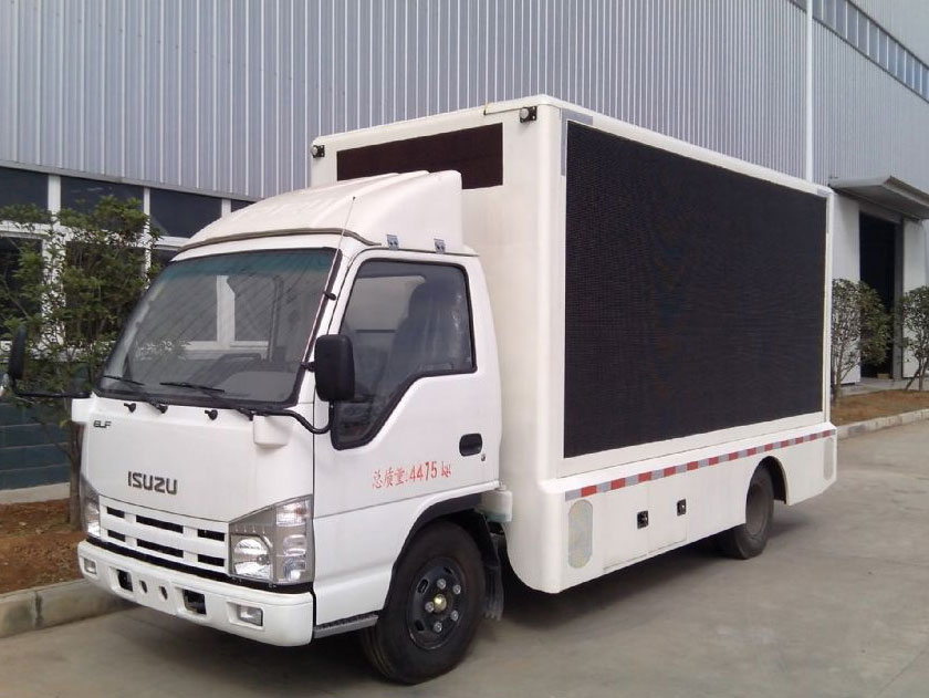 五十铃广告车右前图