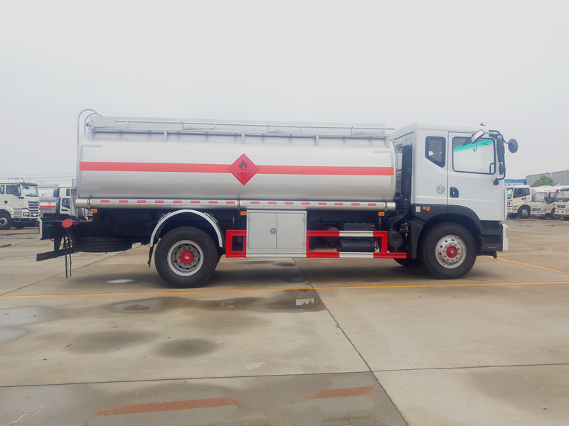 12吨油罐车